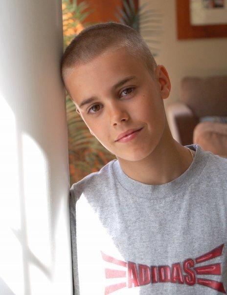 justin bieber with his shirt off 2010. girlfriend Justin Bieber Shirt
